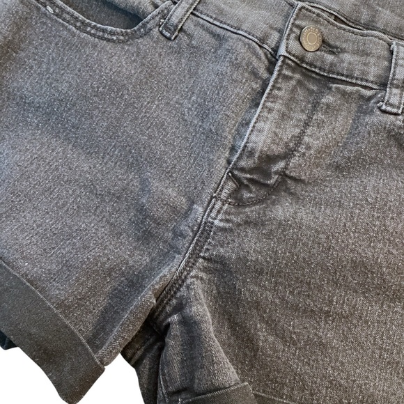 2 Pair Old Navy‎ Cuffed Wow Shorts Size 6 Washed Black & Bright White - Picture 8 of 14